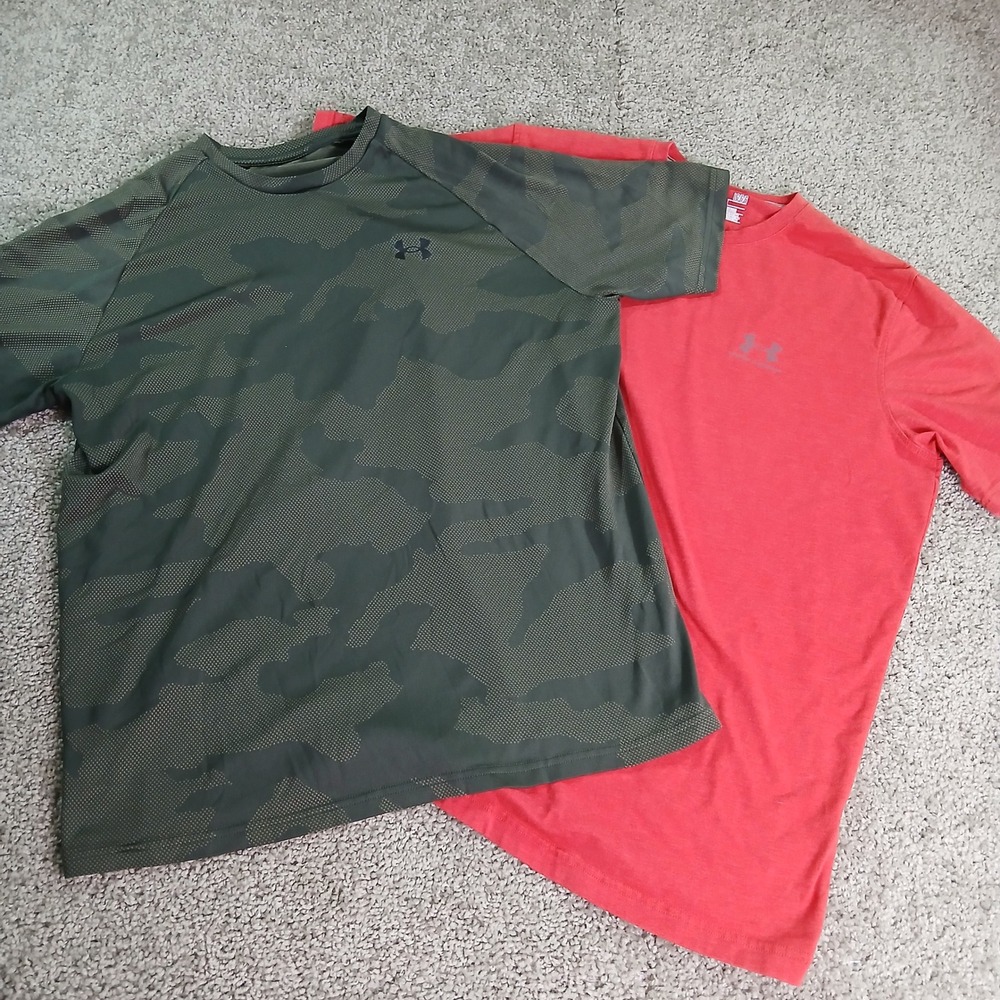 Under Armour Mens HeatGear Bundle Red & Camo Green Loose Fit Shirts Large 2pk